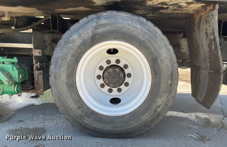 image for item MU9117 2001 International 4700  sewer jetter truck