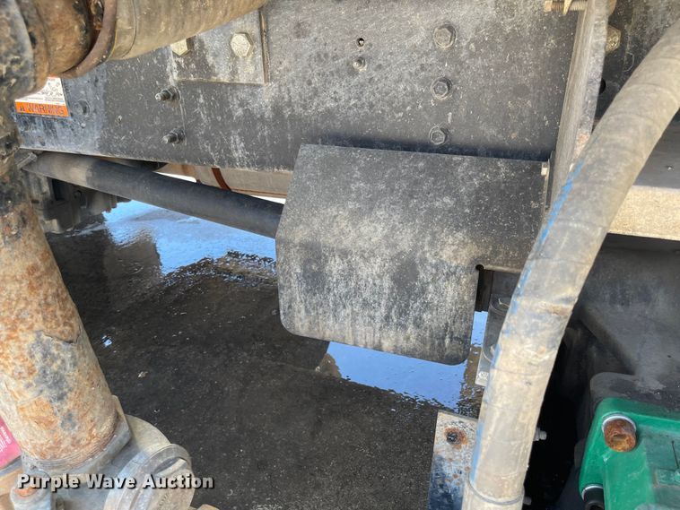 image for item MU9117 2001 International 4700  sewer jetter truck