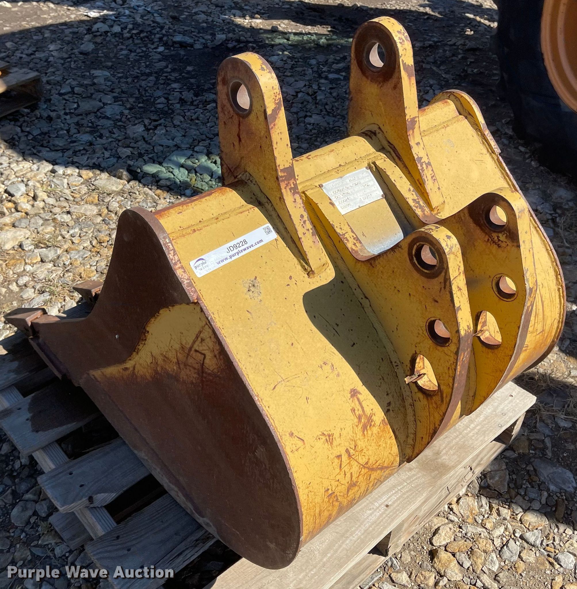 Woods backhoe bucket in Topeka, KS Item JD9228 sold Purple Wave