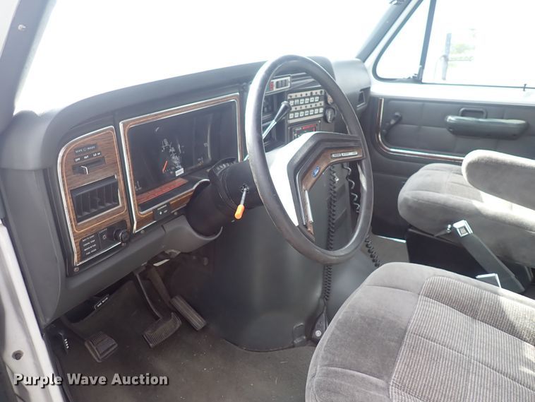 image for item DG2740 1990 Ford Econoline 350  ambulance