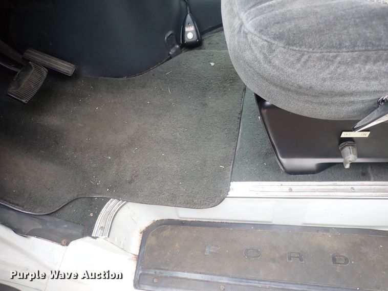 image for item DG2740 1990 Ford Econoline 350  ambulance