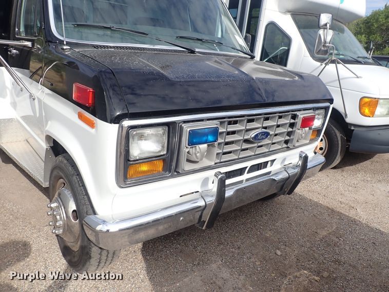 image for item DG2740 1990 Ford Econoline 350  ambulance