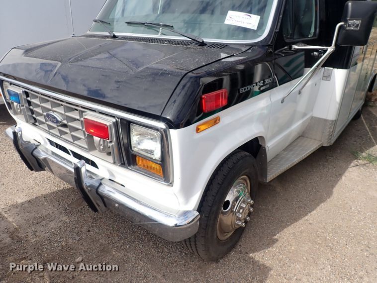 image for item DG2740 1990 Ford Econoline 350  ambulance