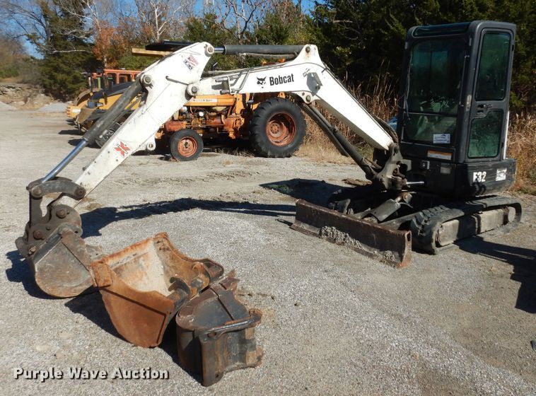 image for item DI6792 2011 Bobcat E32  mini excavator