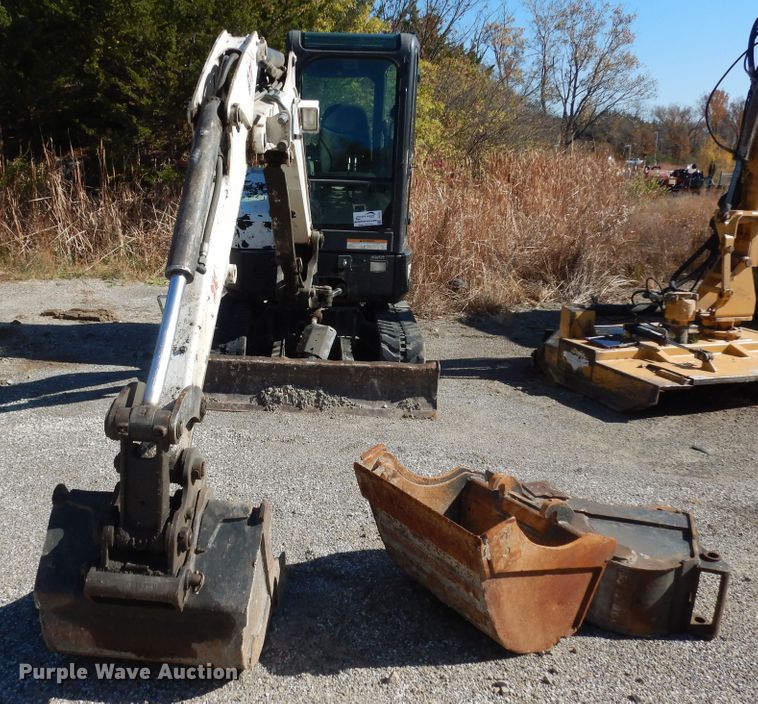 image for item DI6792 2011 Bobcat E32  mini excavator