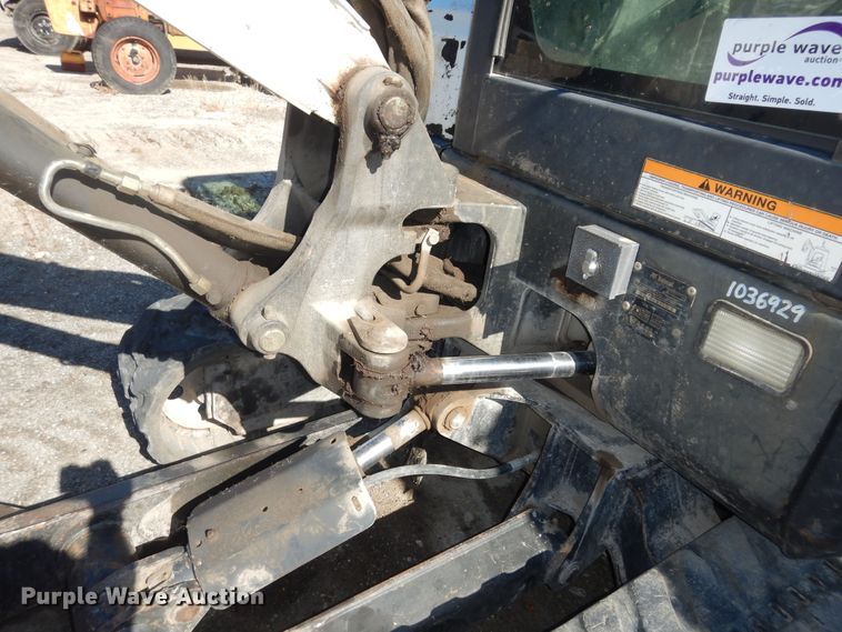 image for item DI6792 2011 Bobcat E32  mini excavator