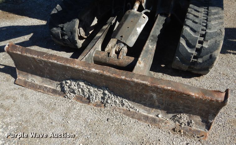 image for item DI6792 2011 Bobcat E32  mini excavator