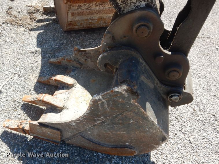image for item DI6792 2011 Bobcat E32  mini excavator