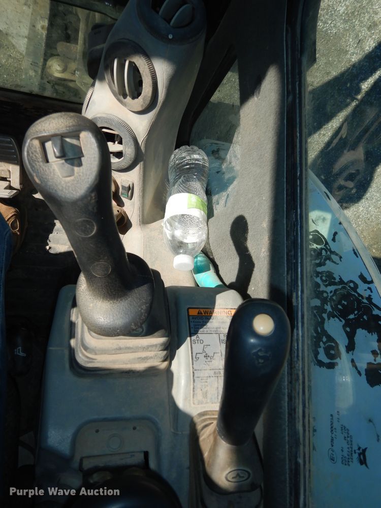 image for item DI6792 2011 Bobcat E32  mini excavator