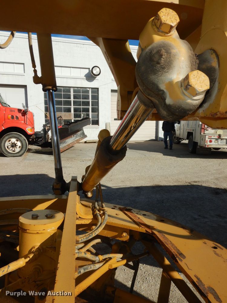 image for item DI6829 2004 Caterpillar 12H VHP Plus  rigid frame motor grader