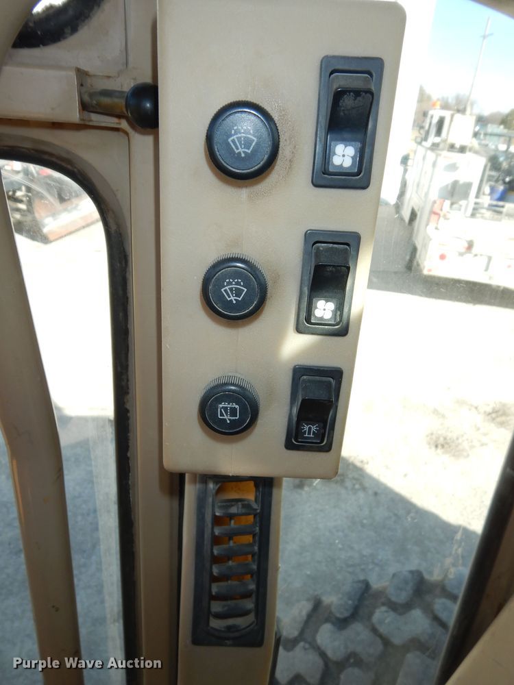 image for item DI6829 2004 Caterpillar 12H VHP Plus  rigid frame motor grader