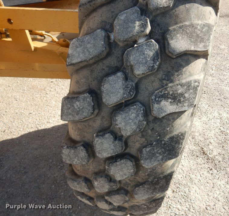 image for item DI6829 2004 Caterpillar 12H VHP Plus  rigid frame motor grader