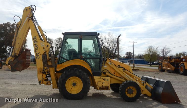 image for item DI6834 2001 New Holland LB110  backhoe