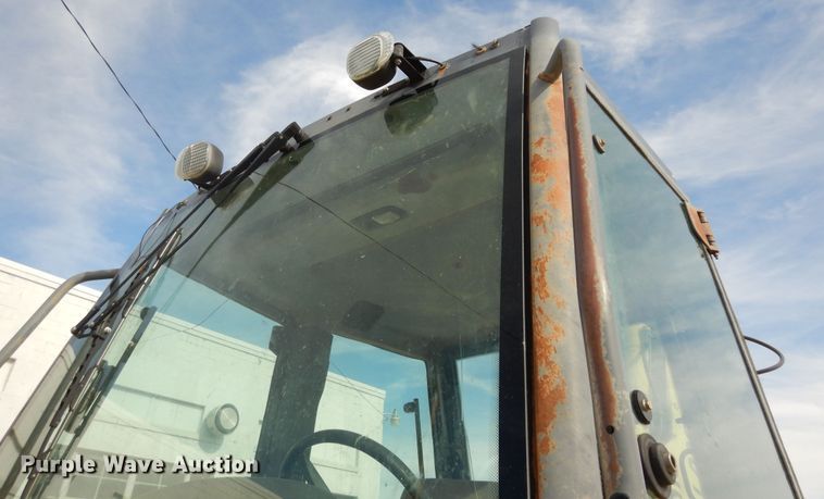 image for item DI6834 2001 New Holland LB110  backhoe