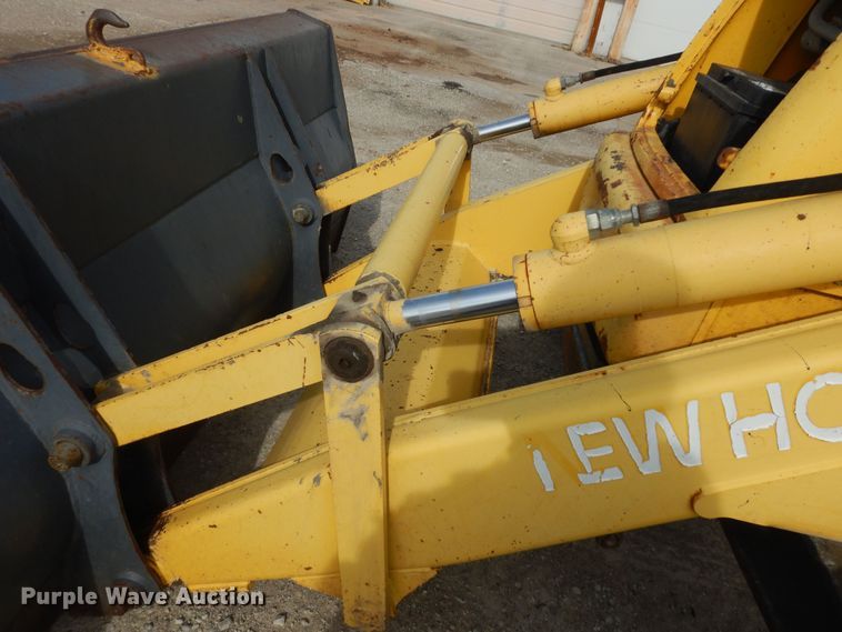 image for item DI6834 2001 New Holland LB110  backhoe