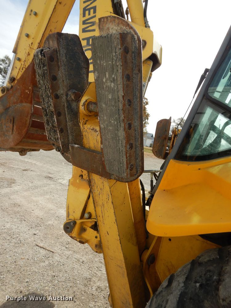 image for item DI6834 2001 New Holland LB110  backhoe