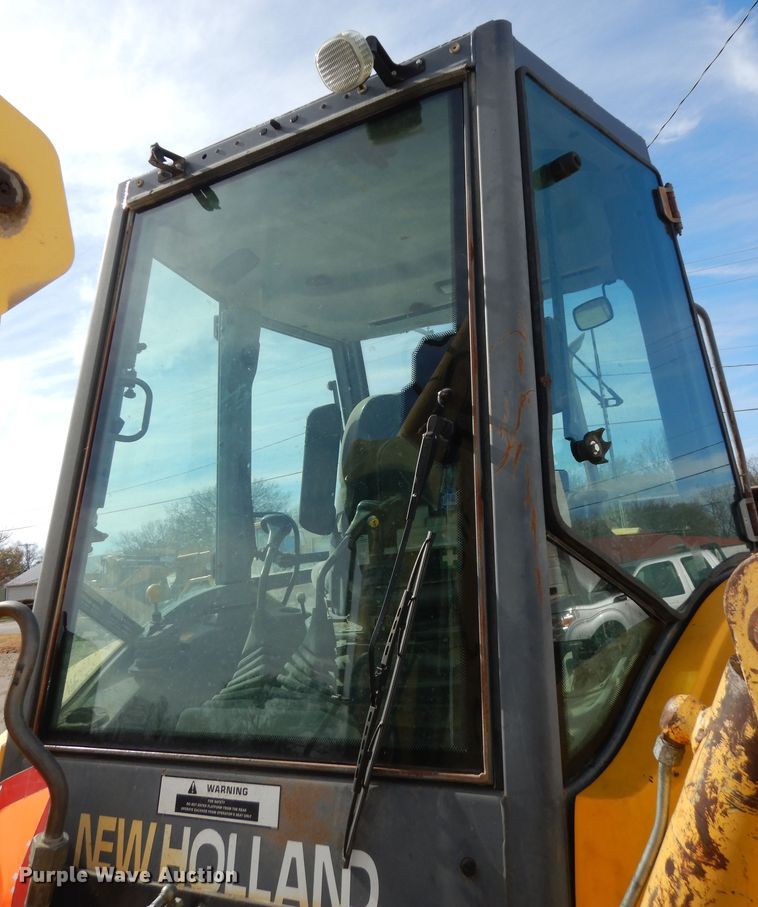 image for item DI6834 2001 New Holland LB110  backhoe