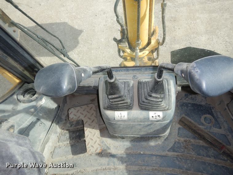image for item DI6834 2001 New Holland LB110  backhoe