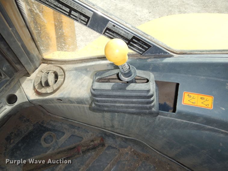 image for item DI6834 2001 New Holland LB110  backhoe