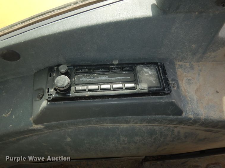 image for item DI6834 2001 New Holland LB110  backhoe