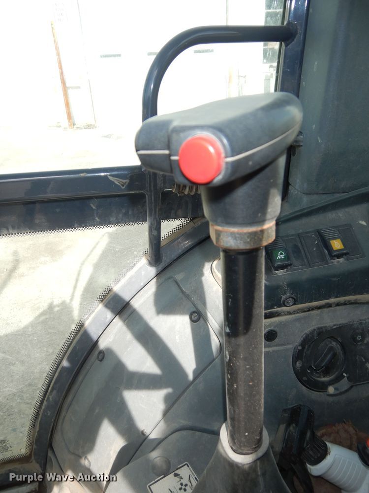 image for item DI6834 2001 New Holland LB110  backhoe