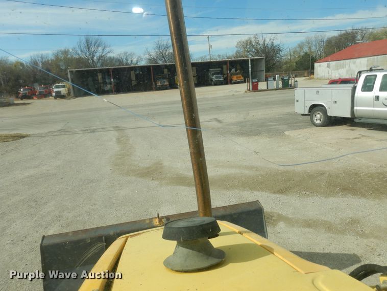 image for item DI6834 2001 New Holland LB110  backhoe