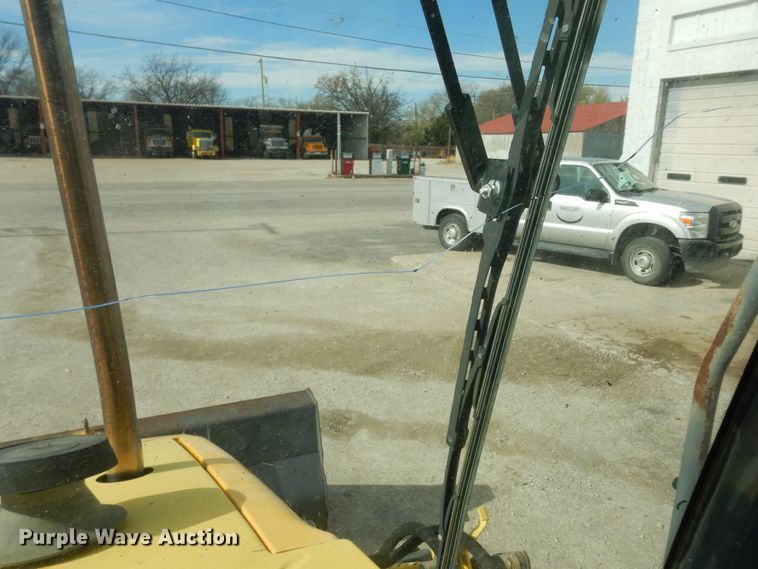 image for item DI6834 2001 New Holland LB110  backhoe