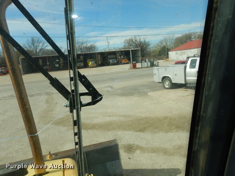 image for item DI6834 2001 New Holland LB110  backhoe