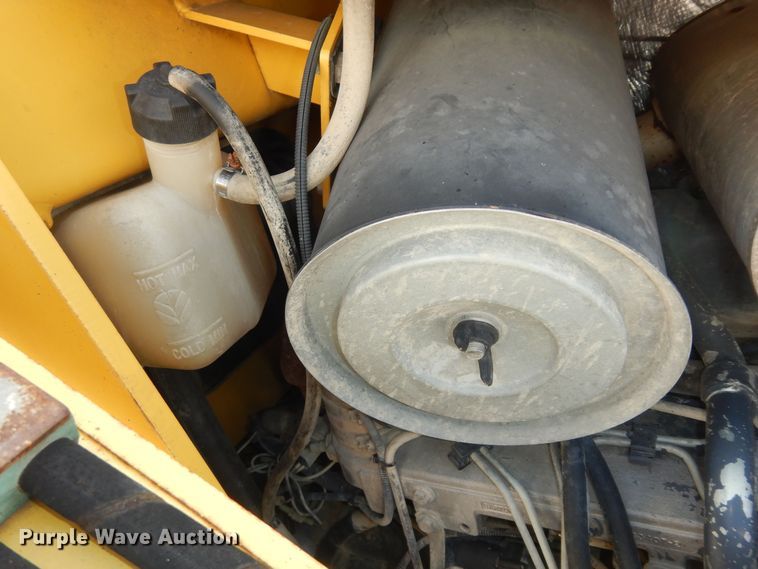 image for item DI6834 2001 New Holland LB110  backhoe