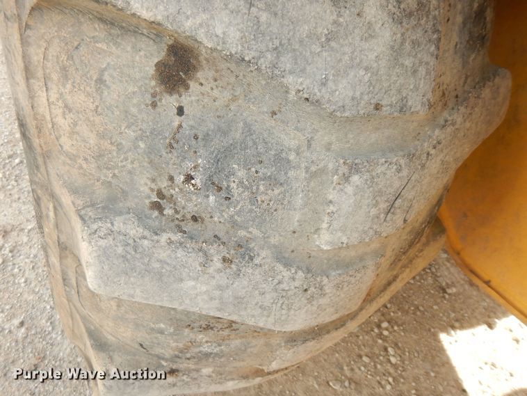 image for item DI6834 2001 New Holland LB110  backhoe