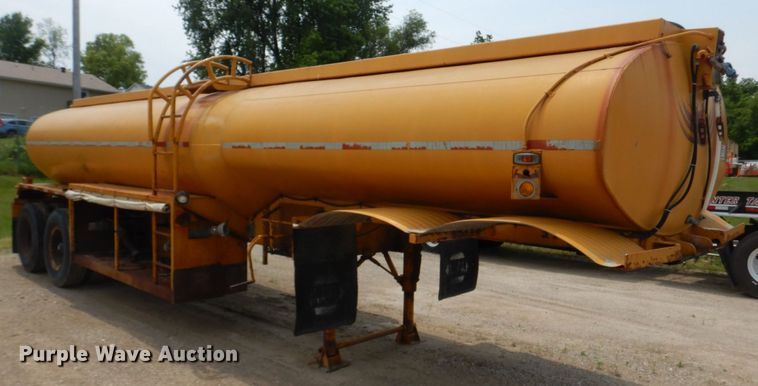 image for item DL4244 1968 Heil  tank trailer