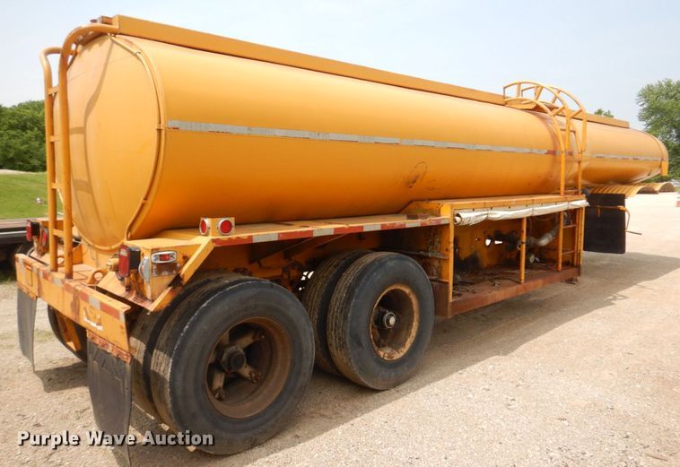 image for item DL4244 1968 Heil  tank trailer