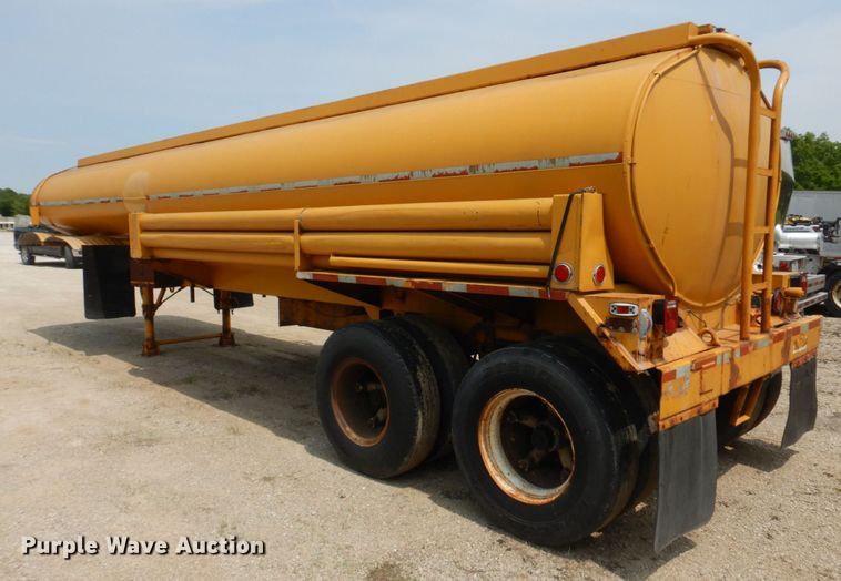image for item DL4244 1968 Heil  tank trailer