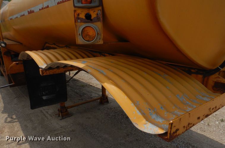 image for item DL4244 1968 Heil  tank trailer