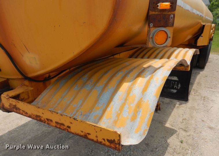 image for item DL4244 1968 Heil  tank trailer