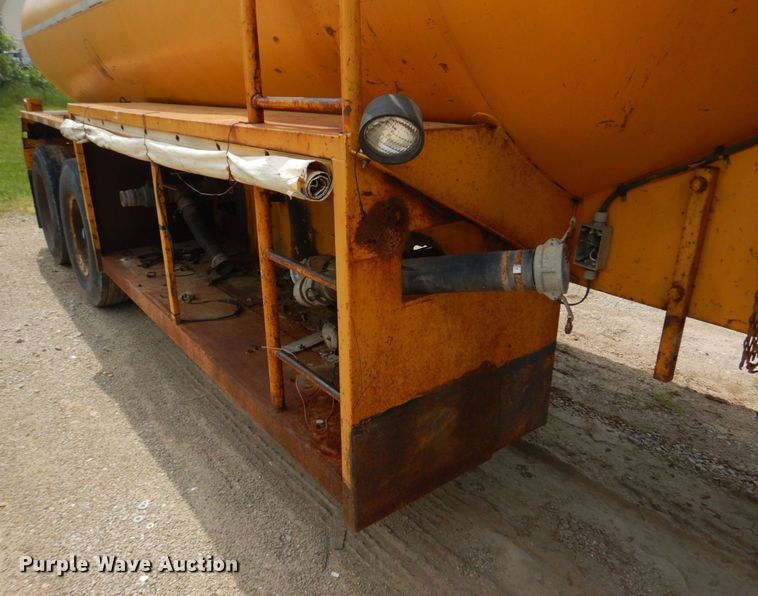 image for item DL4244 1968 Heil  tank trailer
