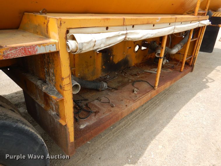 image for item DL4244 1968 Heil  tank trailer