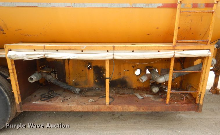 image for item DL4244 1968 Heil  tank trailer