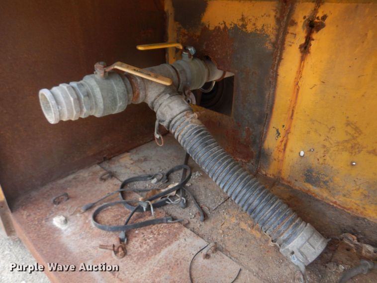 image for item DL4244 1968 Heil  tank trailer