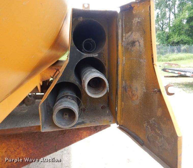 image for item DL4244 1968 Heil  tank trailer