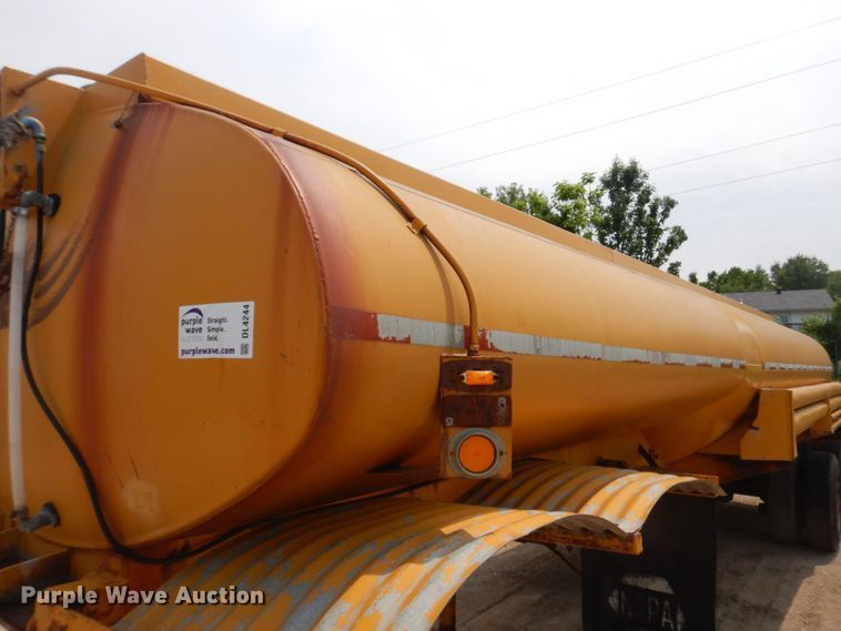 image for item DL4244 1968 Heil  tank trailer