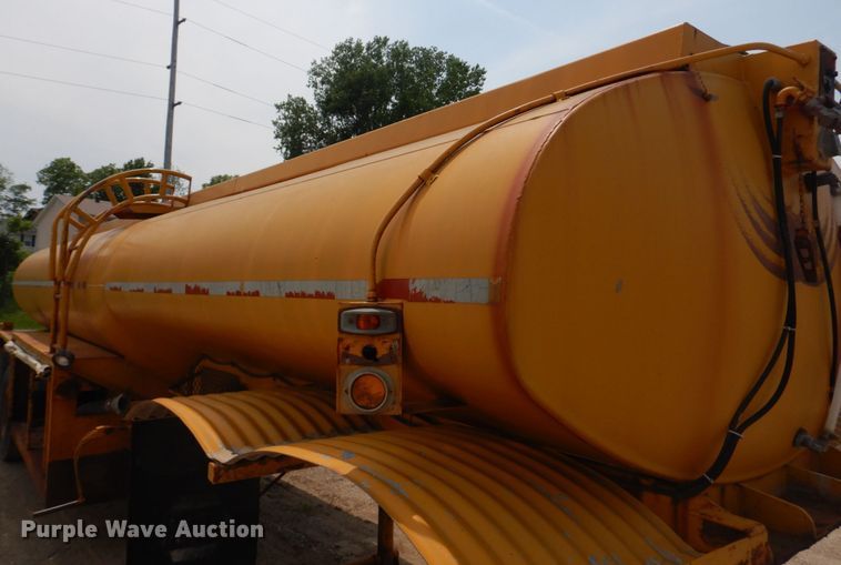 image for item DL4244 1968 Heil  tank trailer