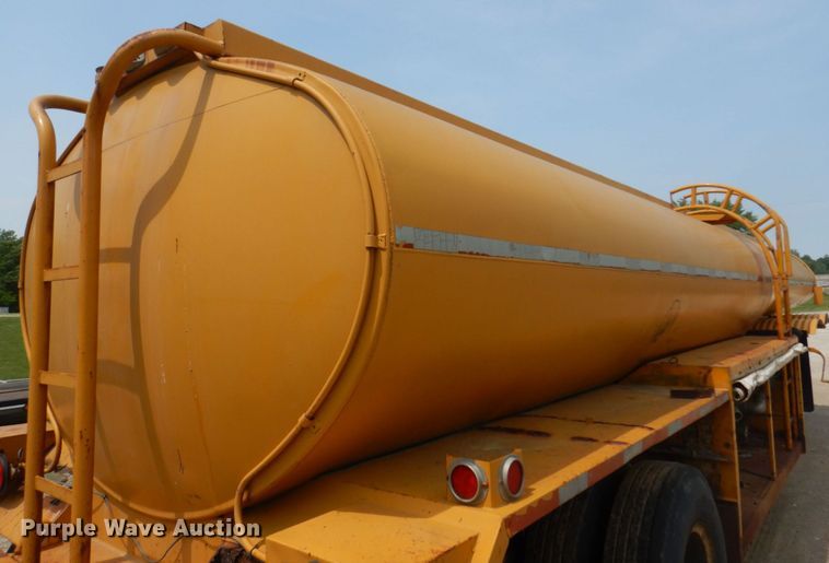 image for item DL4244 1968 Heil  tank trailer