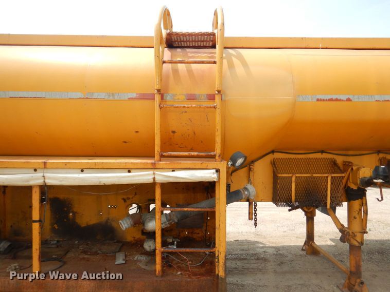 image for item DL4244 1968 Heil  tank trailer