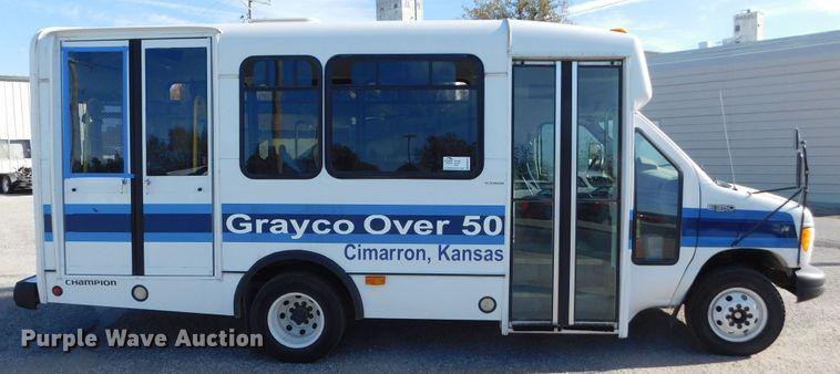 image for item DM2517 2000 Ford E350 Super Duty  shuttle bus