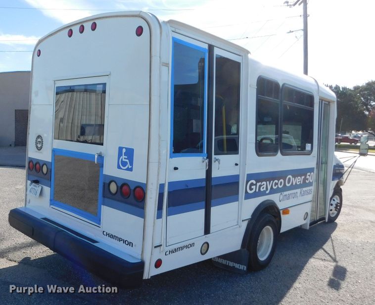 image for item DM2517 2000 Ford E350 Super Duty  shuttle bus