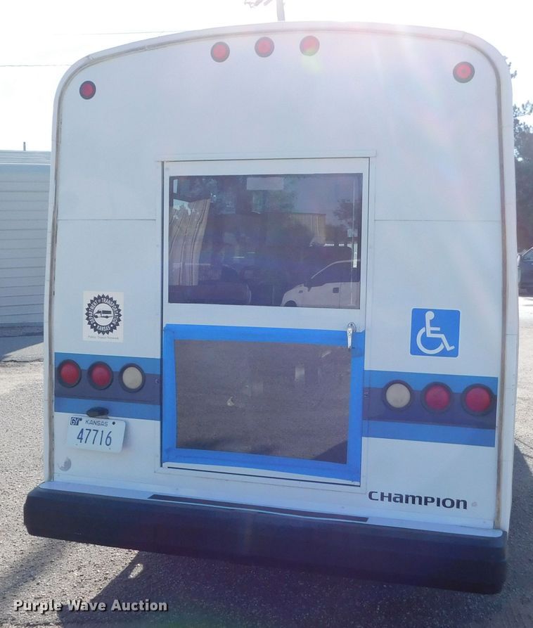 image for item DM2517 2000 Ford E350 Super Duty  shuttle bus