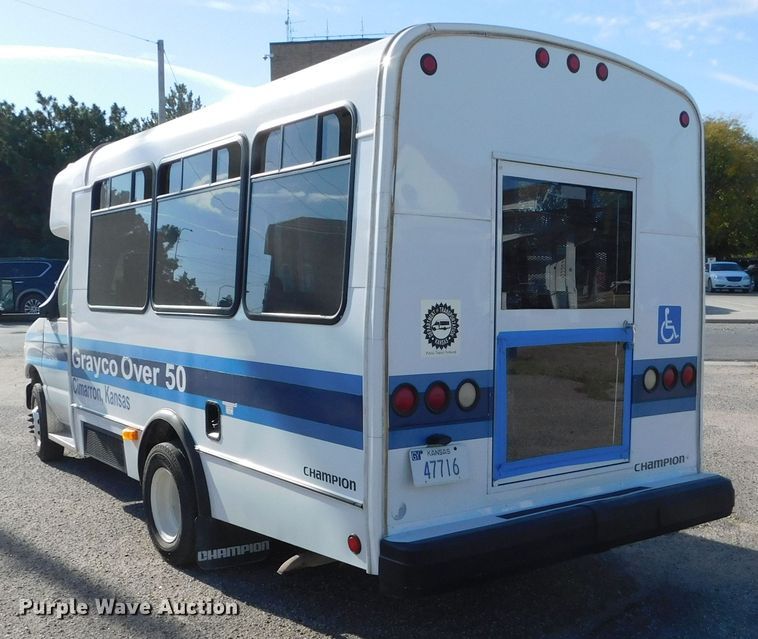 image for item DM2517 2000 Ford E350 Super Duty  shuttle bus