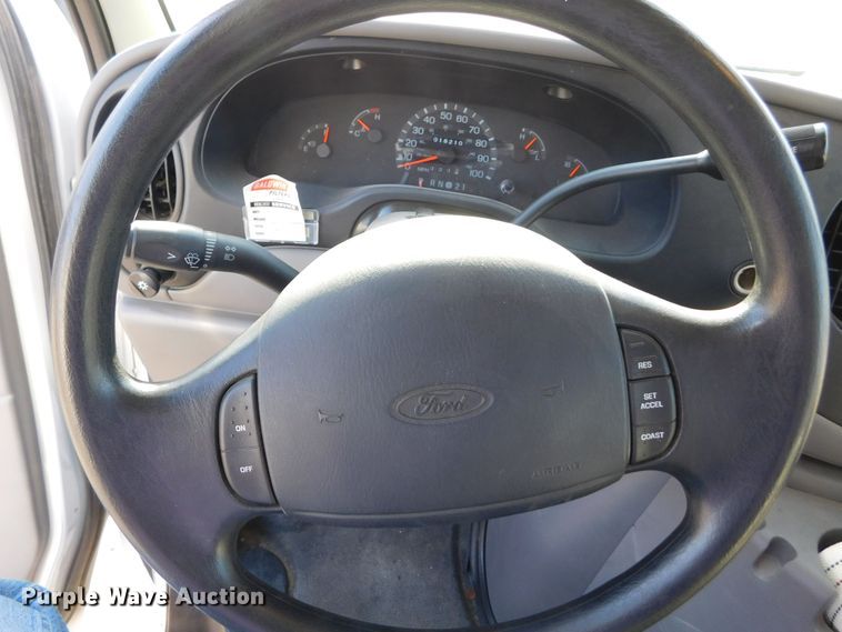 image for item DM2517 2000 Ford E350 Super Duty  shuttle bus