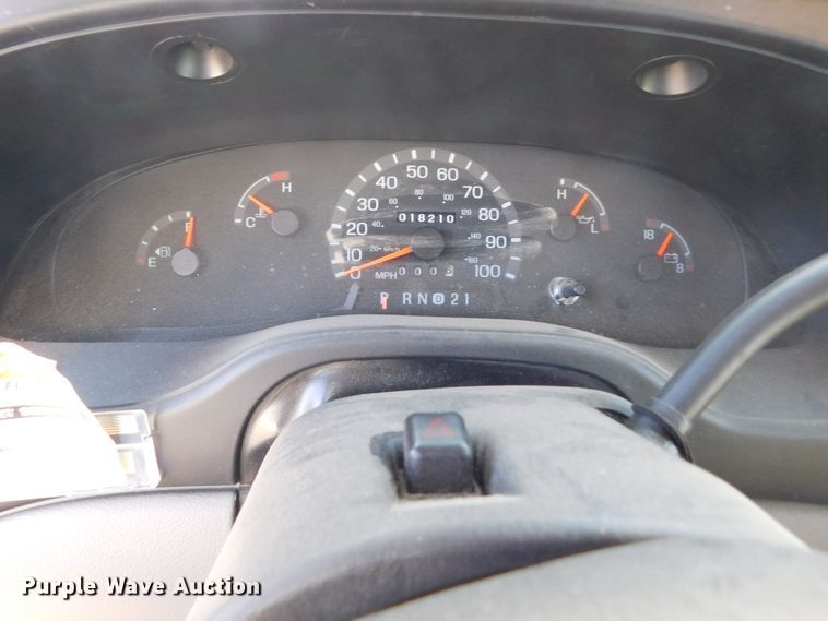 image for item DM2517 2000 Ford E350 Super Duty  shuttle bus